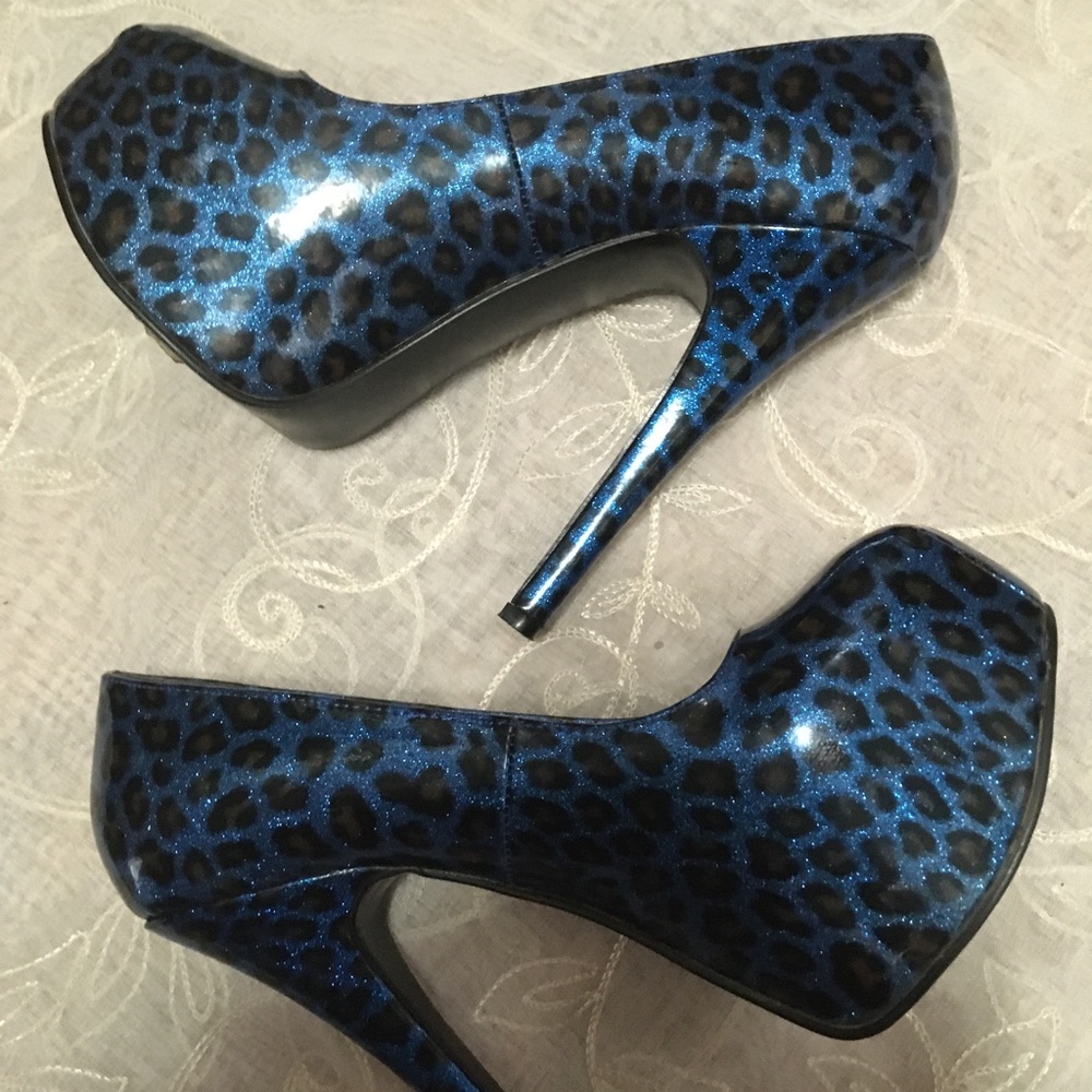 Shoes - Picture 3 of 5